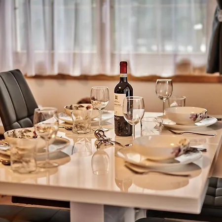 Apartament Breithorn - Charming - Free Parking & Wifi *
