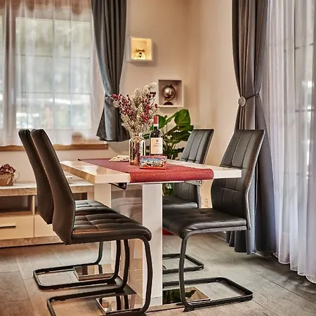 Breithorn - Charming - Free Parking & Wifi * לוטרברונן